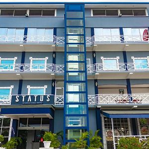 Status Hotel